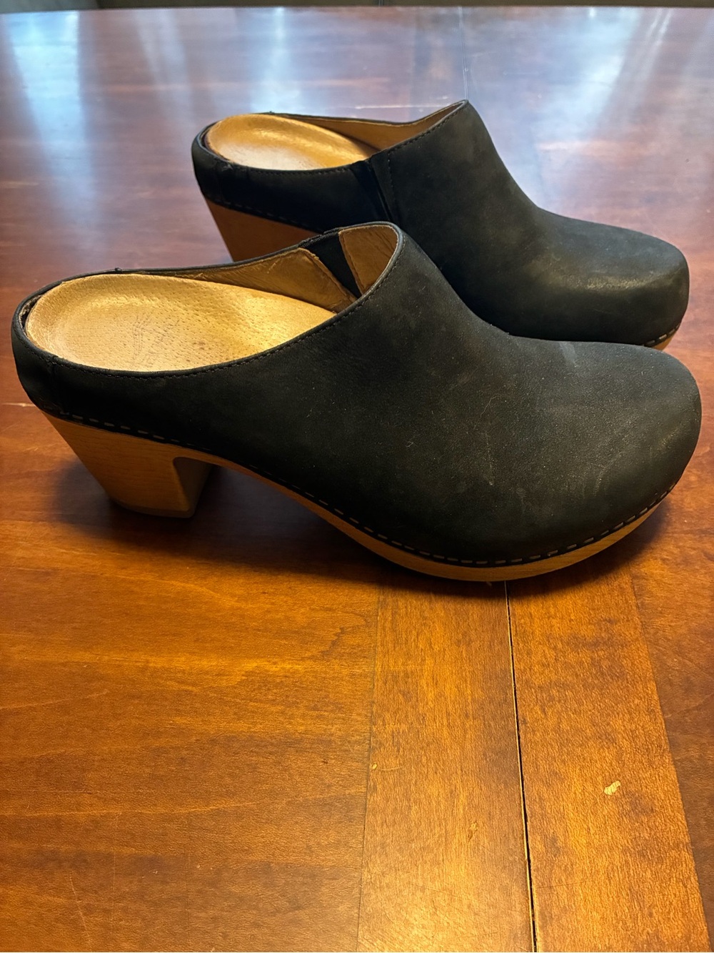 Dankso suede clogs